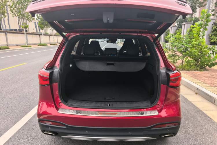 Used MG HS 2018 30T Automatic Two-Wheel Drive Trophy Edition—High-Octane V-Model Trunk