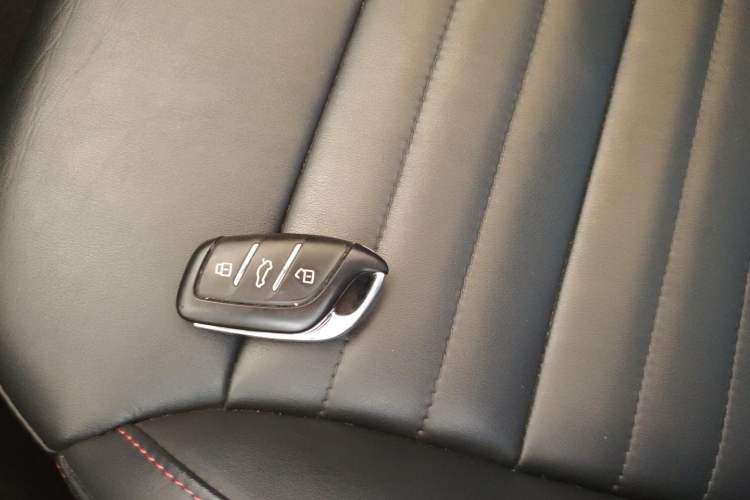 Used MG HS 2018 20T Automatic Two-Wheel Drive Hormone Passion Edition China V Standard Vehicle Key