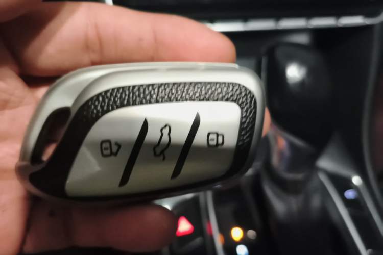 Used MG HS 2018 20T Automatic Two-Wheel Drive Hormone Passion Edition China V Standard Vehicle Key