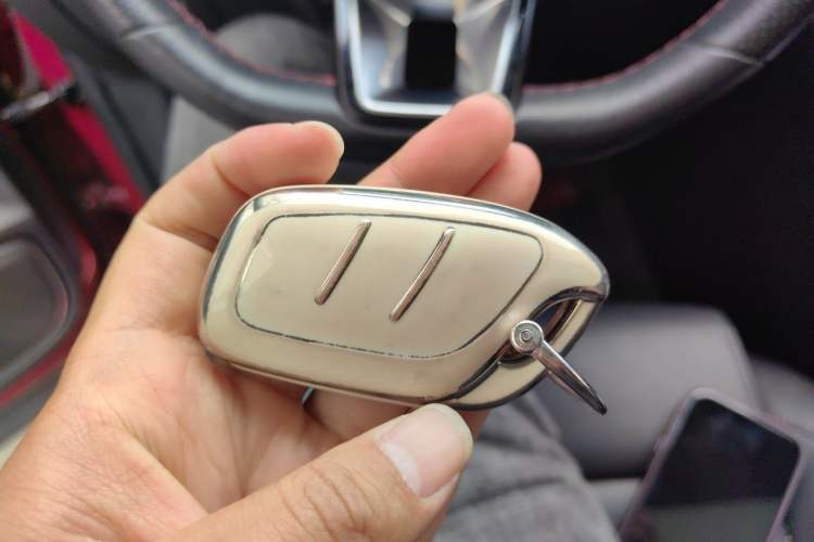Used MG HS 2018 20T Automatic Two-Wheel Drive Hormone Dynamic Edition China V Standard Vehicle Key