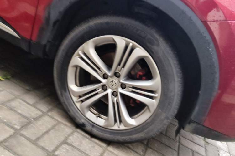 Used MG HS 2018 30T Automatic Two-Wheel Drive Trophy Edition—High-Octane V-Model Right Front Wheel Hub