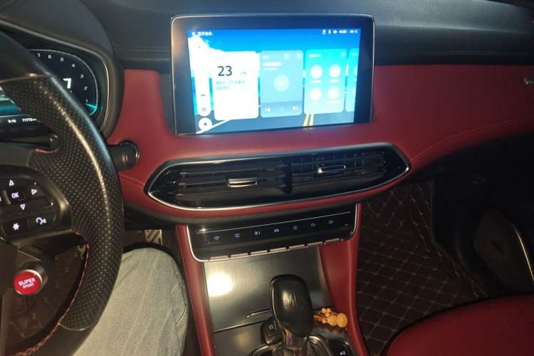 Used MG HS 2018 30T Automatic Two-Wheel Drive Trophy Edition—High-Octane V-Model Audio And AC Panel