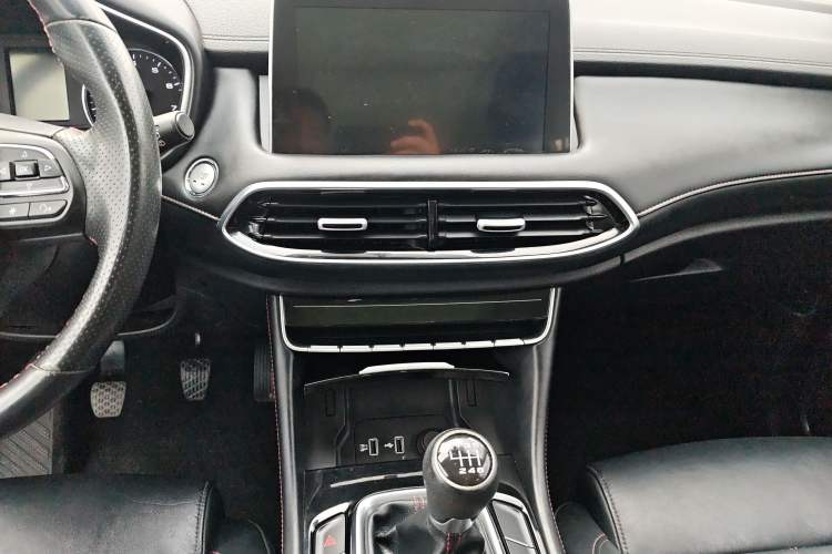 Used MG HS 2018 20T Manual Two-Wheel Drive Hormone-Driven Edition China V Standard Audio And AC Panel