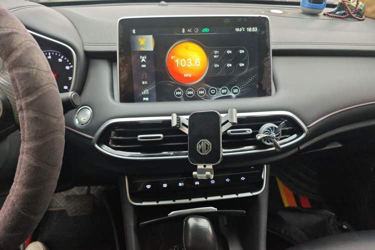 Used MG HS 2018 20T Automatic Two-Wheel Drive Hormone Dynamic Edition China V Standard Audio And AC Panel