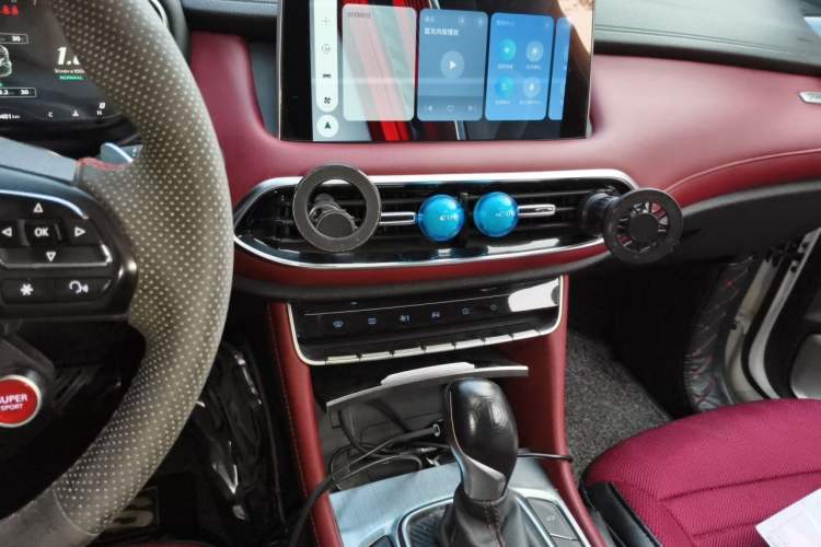 Used MG HS 2018 30T Automatic Two-Wheel Drive Trophy Edition—High-Octane V-Model Audio And AC Panel