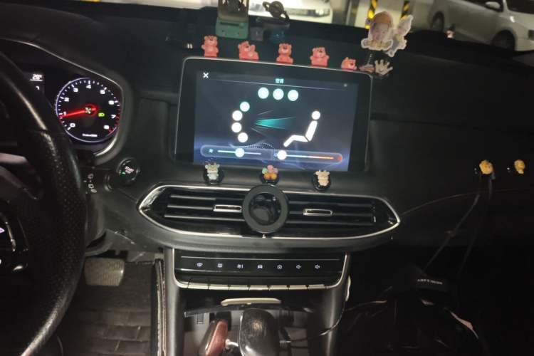 Used MG HS 2018 20T Automatic Two-Wheel Drive Hormone Dynamic Edition China V Standard Audio And AC Panel