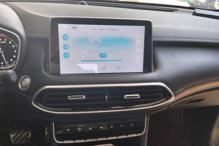 Used MG HS 2018 20T Automatic Two-Wheel Drive Hormone Passion Edition China V Standard Audio And AC Panel