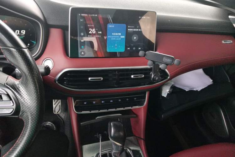 Used MG HS 2018 30T Automatic Two-Wheel Drive Trophy Edition—High-Octane V-Model Audio And AC Panel