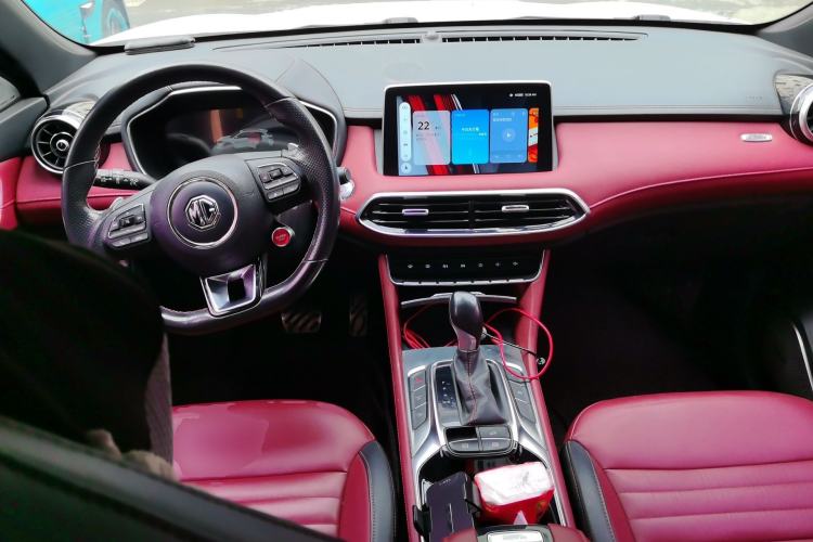 Used MG HS 2018 30T Automatic Two-Wheel Drive Trophy Edition—High-Octane V-Model Center Console