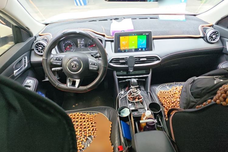 Used MG HS 2018 20T Automatic Two-Wheel Drive Hormone Dynamic Edition China V Standard Center Console