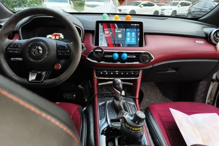 Used MG HS 2018 30T Automatic Two-Wheel Drive Trophy Edition—High-Octane V-Model Center Console