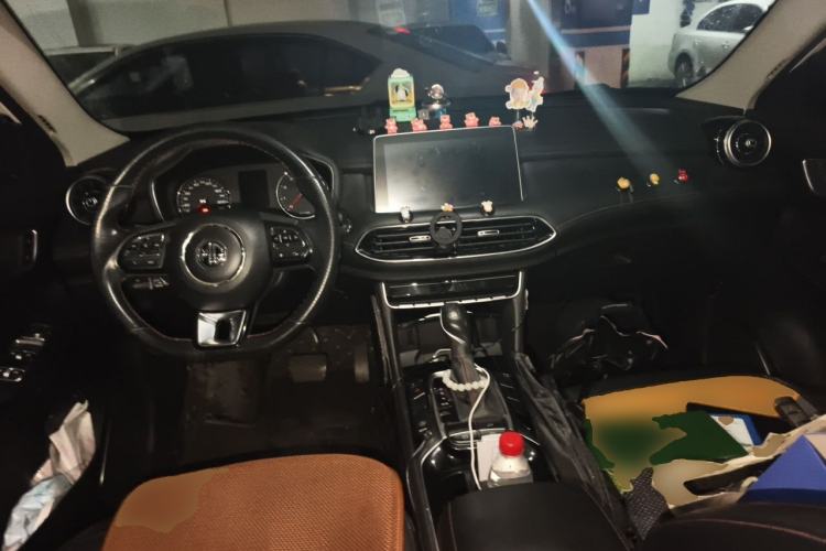 Used MG HS 2018 20T Automatic Two-Wheel Drive Hormone Dynamic Edition China V Standard Center Console