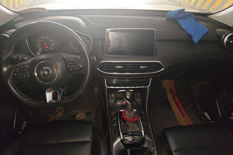 Used MG HS 2018 20T Automatic Two-Wheel Drive Hormone Dynamic Edition China V Standard Center Console