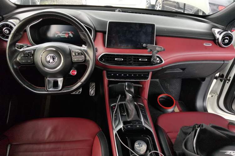 Used MG HS 2018 30T Automatic Two-Wheel Drive Trophy Edition—High-Octane V-Model Center Console