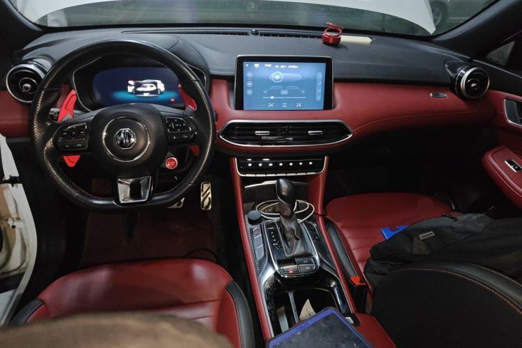 Used MG HS 2018 30T Automatic Two-Wheel Drive Trophy Edition—High-Octane V-Model Center Console