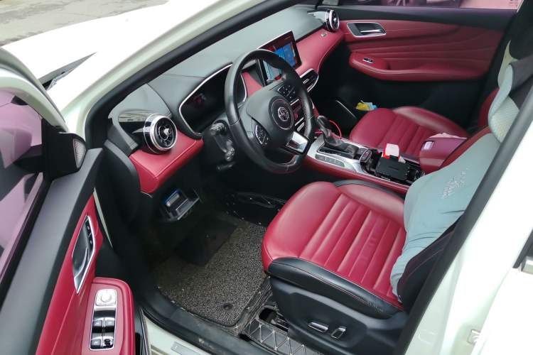 Used MG HS 2018 30T Automatic Two-Wheel Drive Trophy Edition—High-Octane V-Model Driver Seat