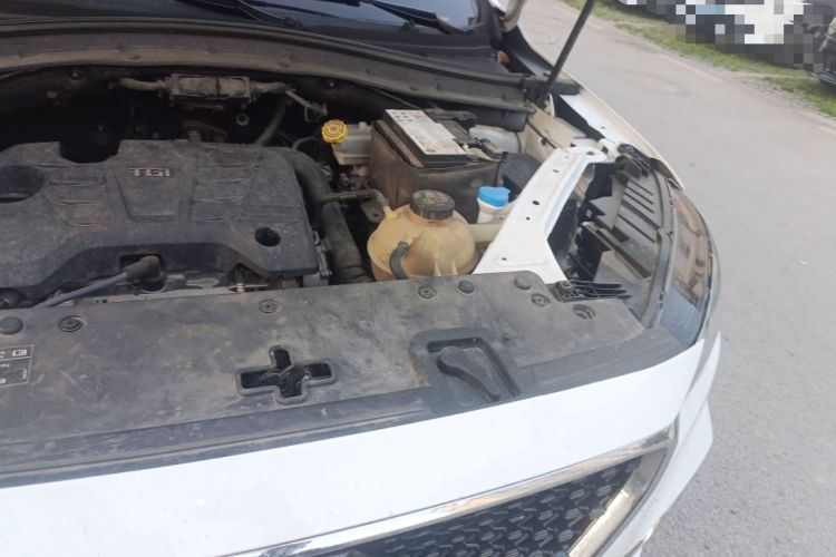 Used MG HS 2018 20T Automatic Two-Wheel Drive Hormone Dynamic Edition China V Standard Engine Bay Left