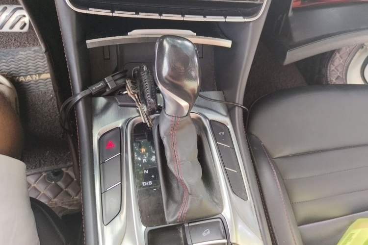 Used MG HS 2018 20T Automatic Two-Wheel Drive Hormone Passion Edition China V Standard Gear Lever