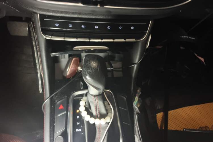 Used MG HS 2018 20T Automatic Two-Wheel Drive Hormone Dynamic Edition China V Standard Gear Lever