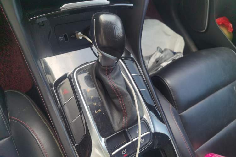 Used MG HS 2018 20T Automatic Two-Wheel Drive Hormone Dynamic Edition China V Standard Gear Lever