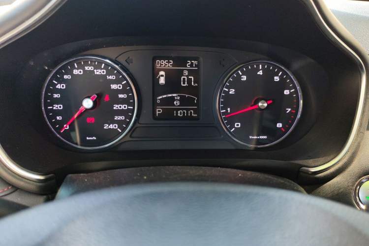 Used MG HS 2018 20T Automatic Two-Wheel Drive Hormone Dynamic Edition China V Standard Instrument Cluster