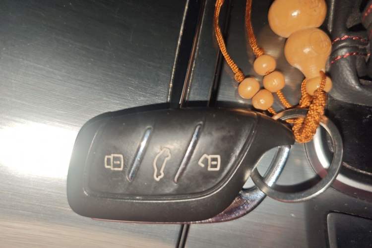Used MG HS 2018 30T Automatic Two-Wheel Drive Trophy Edition—High-Octane V-Model Interior 1