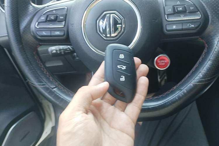 Used MG HS 2018 30T Automatic Two-Wheel Drive Trophy Edition—High-Octane V-Model Interior 1