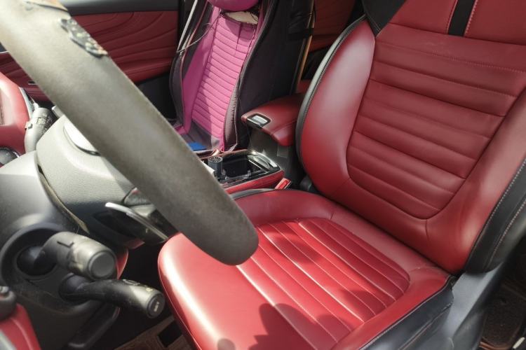 Used MG HS 2018 30T Automatic Two-Wheel Drive Trophy Edition—High-Octane V-Model Left Front Seat
