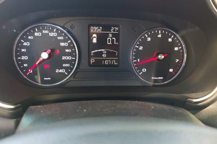 Used MG HS 2018 20T Automatic Two-Wheel Drive Hormone Dynamic Edition China V Standard Odometer Close Up