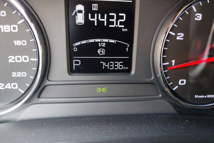 Used MG HS 2018 20T Automatic Two-Wheel Drive Hormone Dynamic Edition China V Standard Odometer Close Up