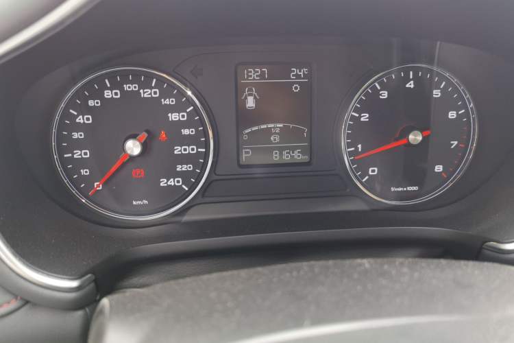 Used MG HS 2018 20T Automatic Two-Wheel Drive Hormone Dynamic Edition China V Standard Odometer Close Up