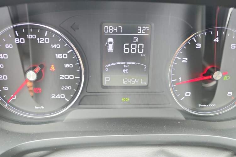 Used MG HS 2018 20T Automatic Two-Wheel Drive Hormone Dynamic Edition China V Standard Odometer Close Up