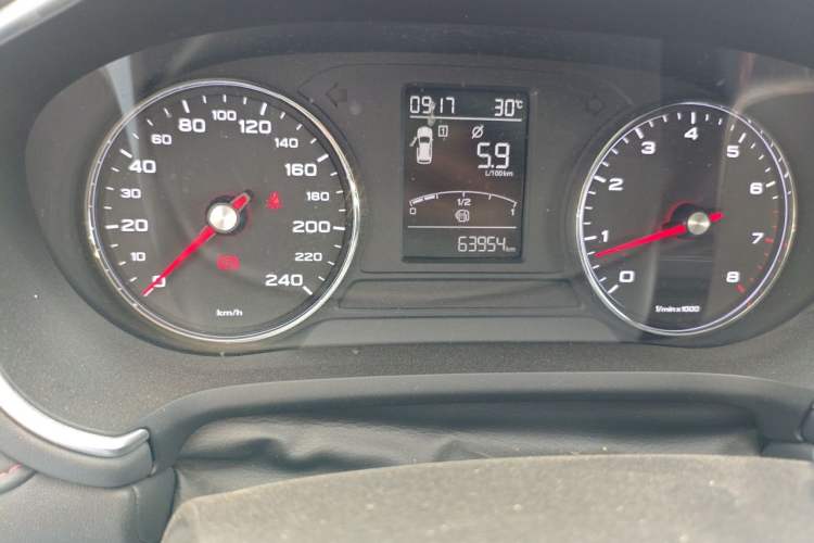 Used MG HS 2018 20T Manual Two-Wheel Drive Hormone-Driven Edition China V Standard Odometer Close Up