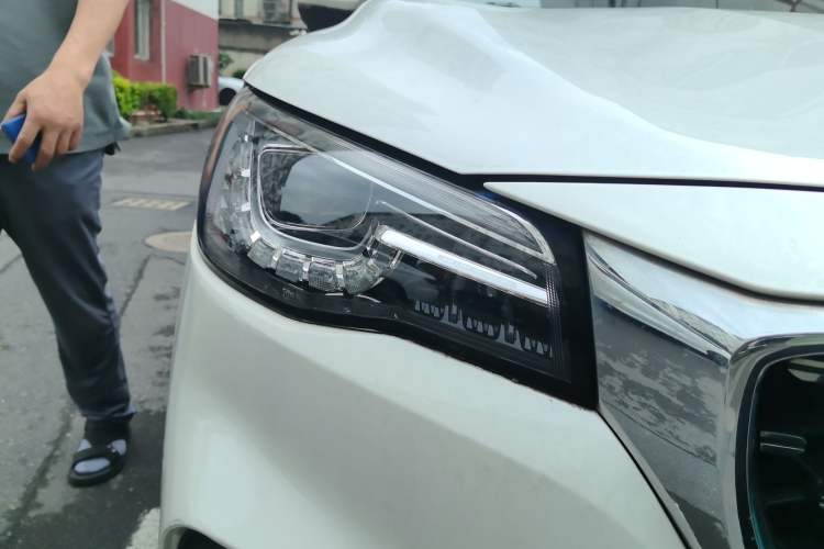 Used MG HS 2018 30T Automatic Two-Wheel Drive Trophy Edition—High-Octane V-Model Right Front Headlight
