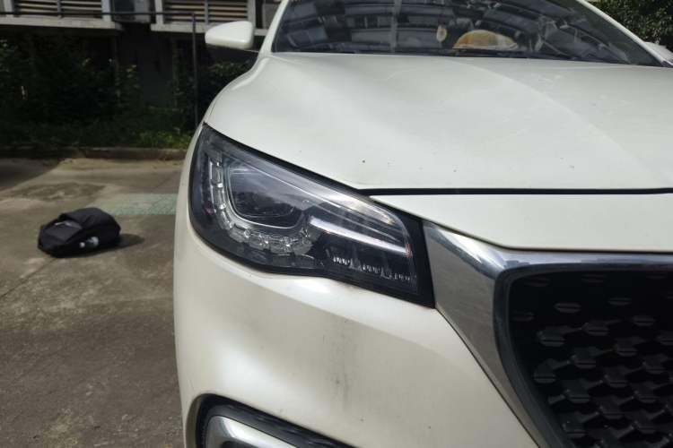 Used MG HS 2018 30T Automatic Two-Wheel Drive Trophy Edition—High-Octane V-Model Right Front Headlight