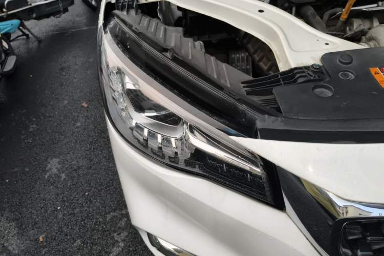 Used MG HS 2018 30T Automatic Two-Wheel Drive Trophy Edition—High-Octane V-Model Right Front Headlight