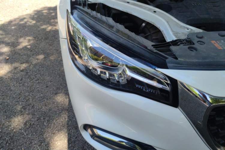Used MG HS 2018 20T Automatic Two-Wheel Drive Hormone Passion Edition China V Standard Right Front Headlight