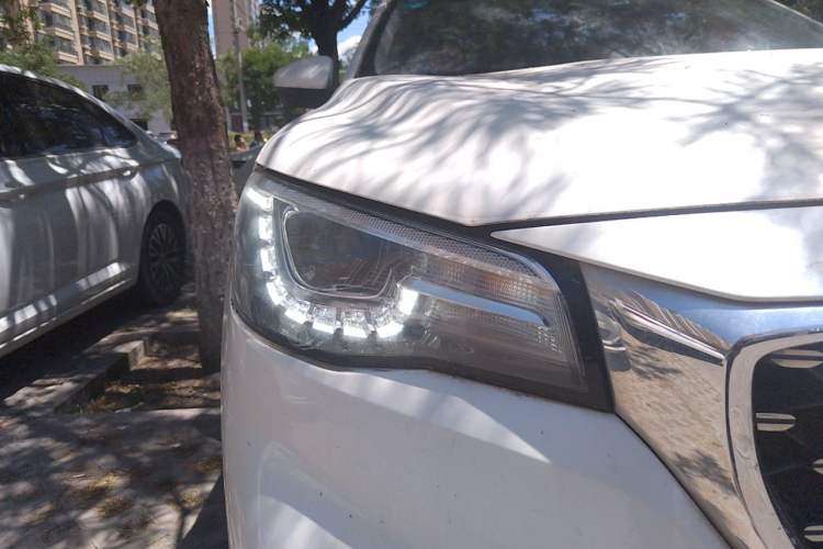 Used MG HS 2018 20T Automatic Two-Wheel Drive Hormone Dynamic Edition China V Standard Right Front Headlight