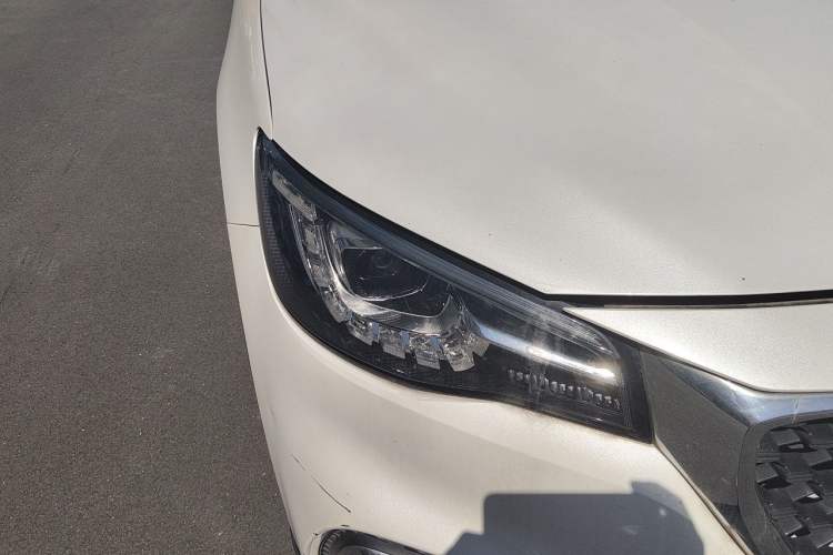 Used MG HS 2018 20T Automatic Two-Wheel Drive Hormone Passion Edition China V Standard Right Front Headlight