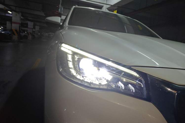 Used MG HS 2018 30T Automatic Two-Wheel Drive Trophy Edition—High-Octane V-Model Right Front Headlight