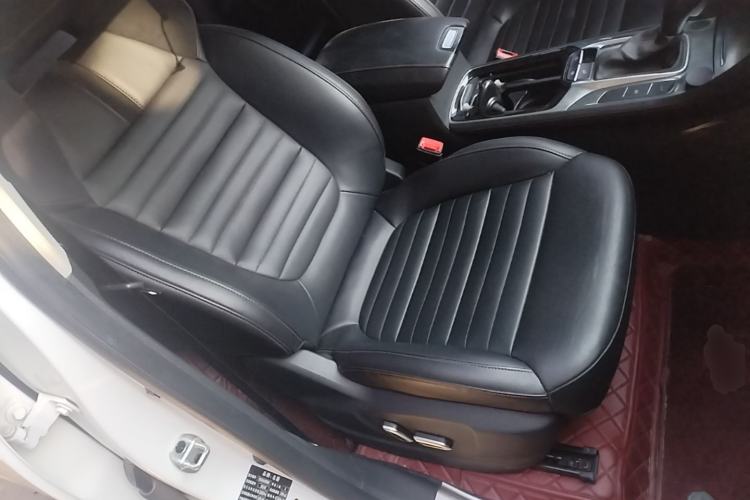 Used MG HS 2018 30T Automatic Two-Wheel Drive Trophy Edition—High-Octane V-Model Right Front Seat