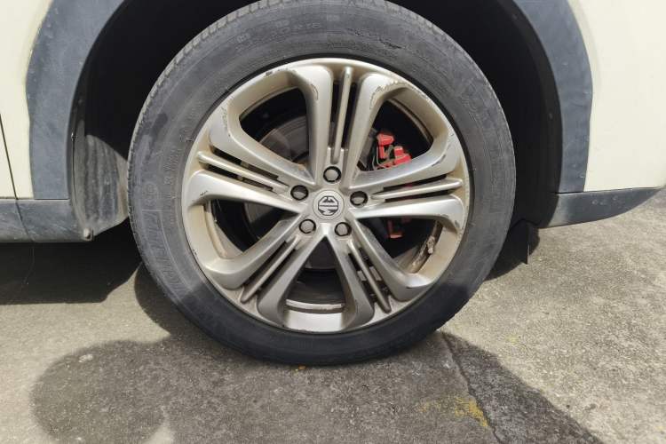 Used MG HS 2018 30T Automatic Two-Wheel Drive Trophy Edition—High-Octane V-Model Right Front Wheel Hub