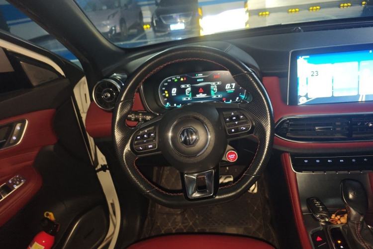 Used MG HS 2018 30T Automatic Two-Wheel Drive Trophy Edition—High-Octane V-Model Steering Wheel