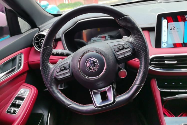 Used MG HS 2018 30T Automatic Two-Wheel Drive Trophy Edition—High-Octane V-Model Steering Wheel