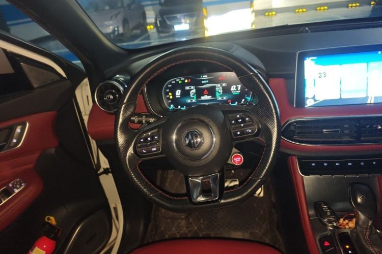Used MG HS 2018 30T Automatic Two-Wheel Drive Trophy Edition—High-Octane V-Model Steering Wheel