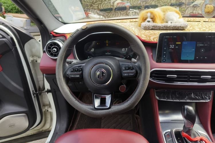 Used MG HS 2018 30T Automatic Two-Wheel Drive Trophy Edition—High-Octane V-Model Steering Wheel