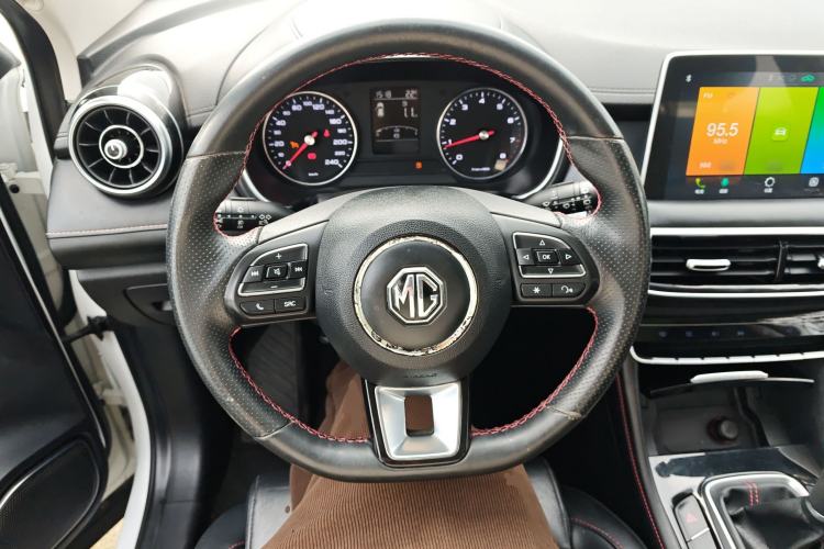Used MG HS 2018 20T Manual Two-Wheel Drive Hormone-Driven Edition China V Standard Steering Wheel