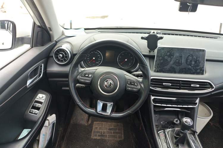 Used MG HS 2018 20T Manual Two-Wheel Drive Hormone-Driven Edition China V Standard Steering Wheel
