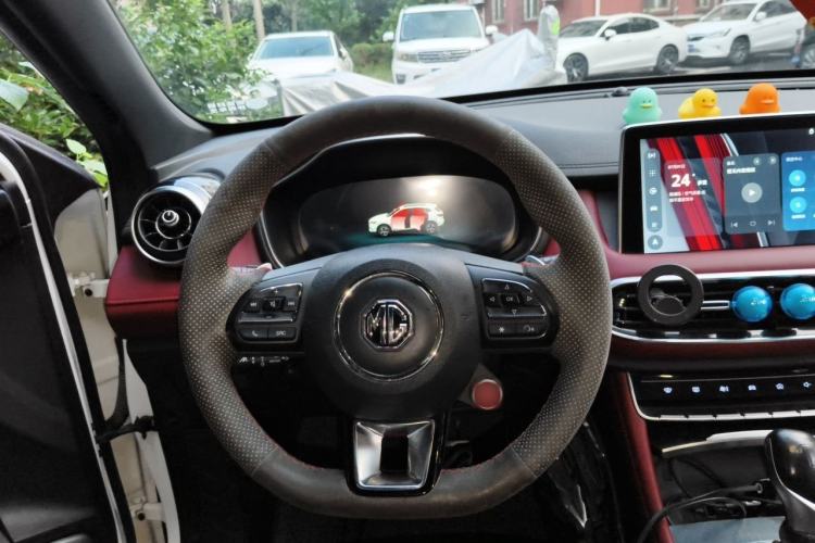 Used MG HS 2018 30T Automatic Two-Wheel Drive Trophy Edition—High-Octane V-Model Steering Wheel