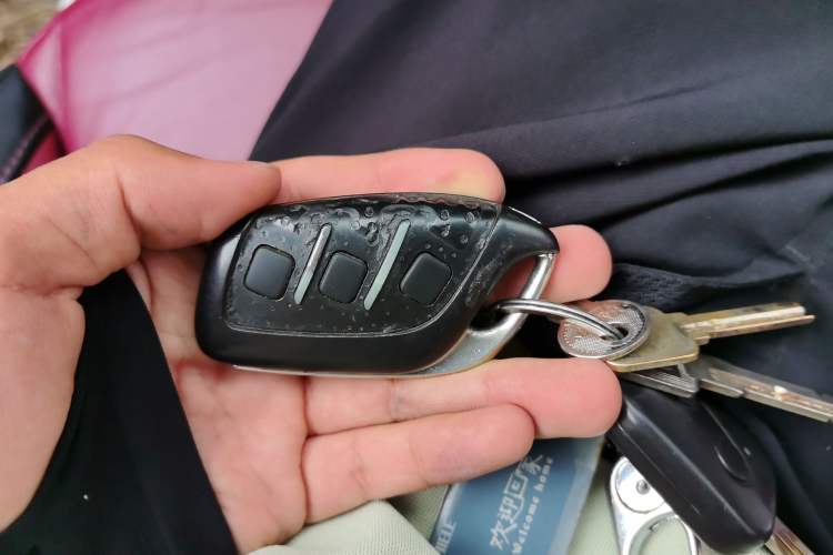 Used MG HS 2018 30T Automatic Two-Wheel Drive Trophy Edition—High-Octane V-Model Vehicle Key